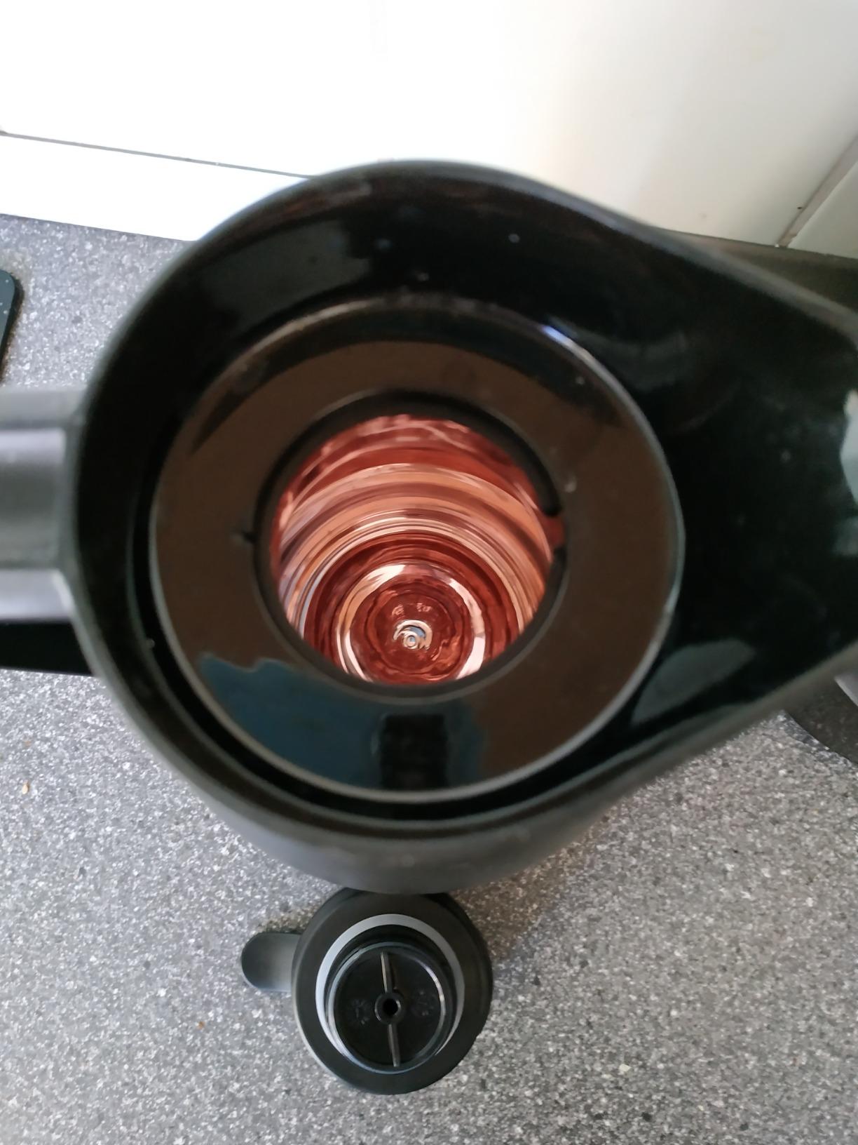 Deckel riecht anfangs stark