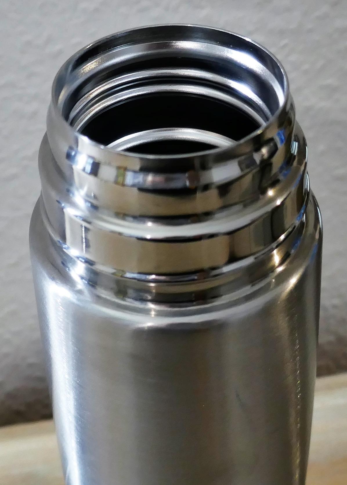 Gute Flasche mit Becher