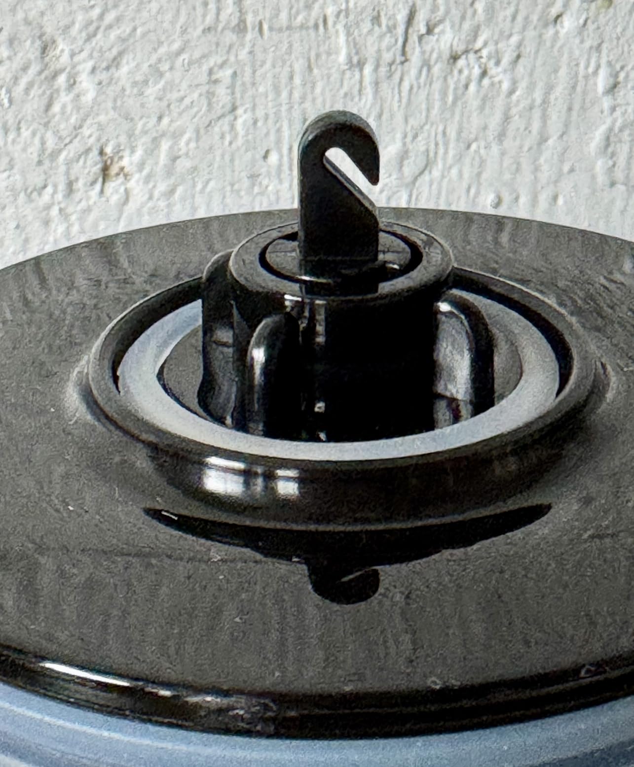Push Button klemmt gelegentlich
